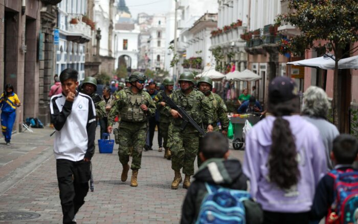 El presidente de Ecuador anuncia “semaforización” del toque de queda en el país