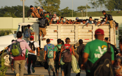 México afirma que la migración se ha reducido a la mitad, tras reunión con EE.UU.