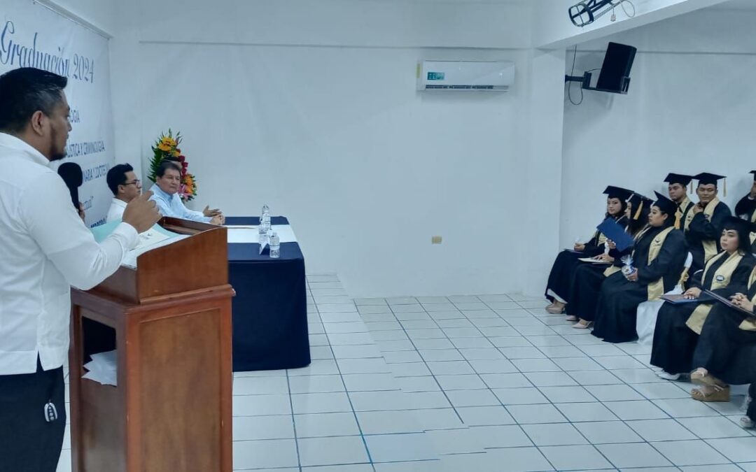 CEUNI celebra graduación de jóvenes profesionales
