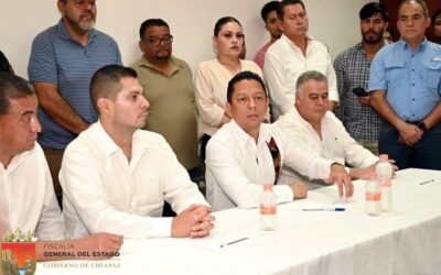 El Fiscal General, Jorge Luis Llaven Abarca, presenta al Fiscal de Distrito Fronterizo Costa, en Tapachula.